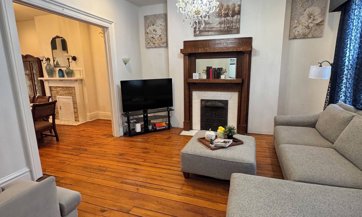 Wheeling House | 3-bedroom Victorian home for relaxing stays in the heart of Wheeling