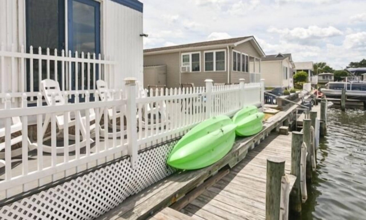 Montego Bay House | 3 BR Canal front with Kayaks available for your enjoyment