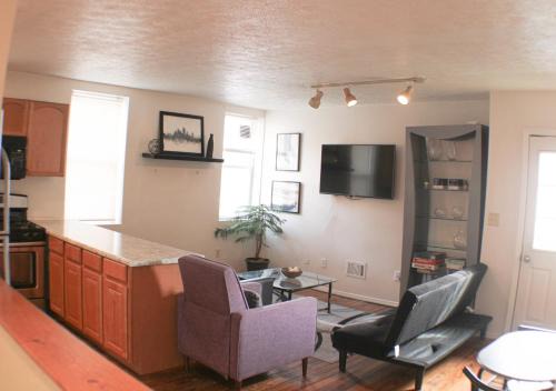 South Side Flats Apartment | 3 BR Southside Loft - Amazing Location