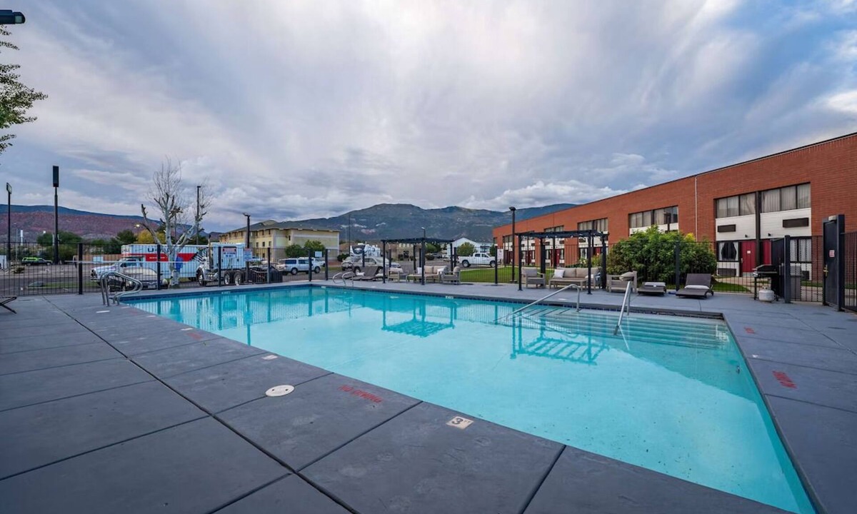 Cedar City Hotel | 3 Comfortable & Clean Units Near Bryce Canyon Country! Free Breakfast, Pool!