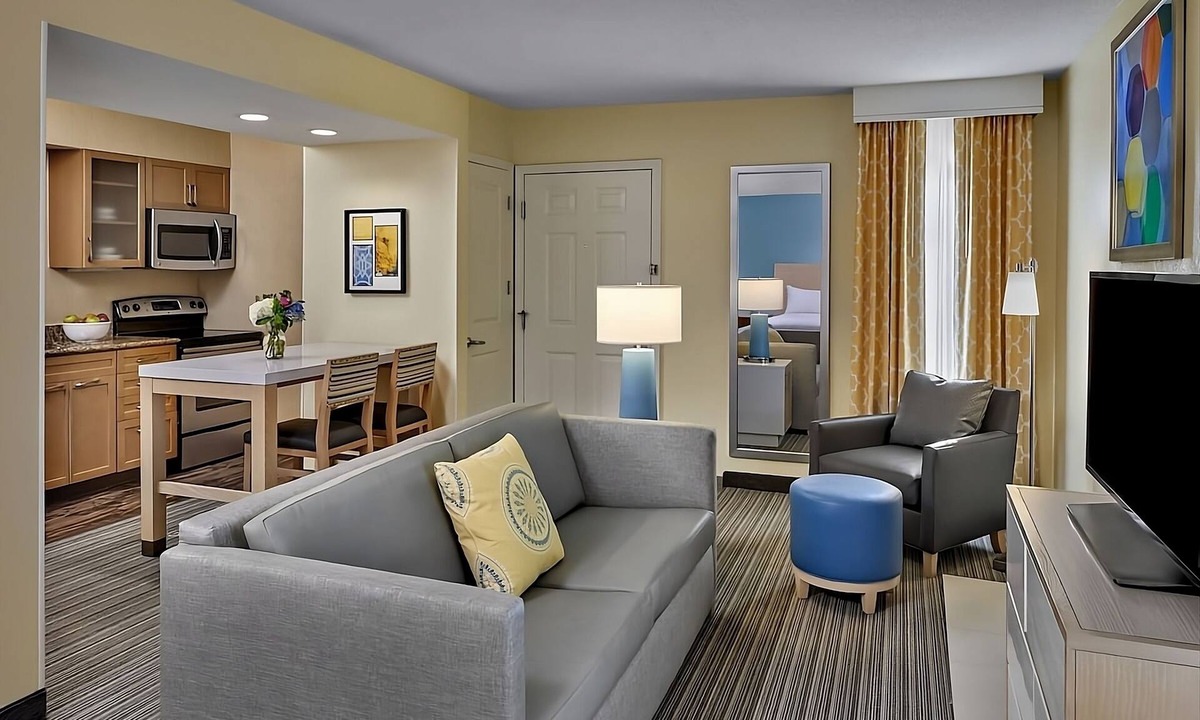 Middleburg Heights Hotel | 3 Family-friendly Units w/Kitchen! FREE Parking, Minutes to Crocker Park