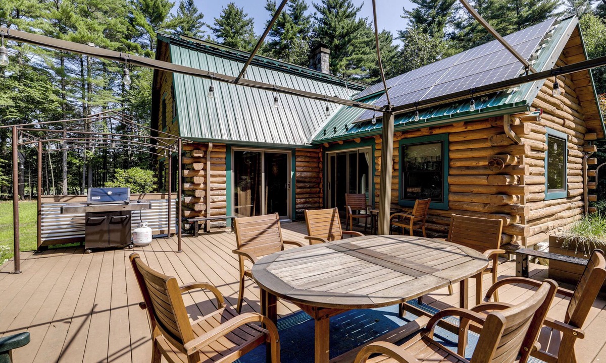 Sunderland Cabin | 3 Mi to UMass Amherst: Peaceful New England Cabin