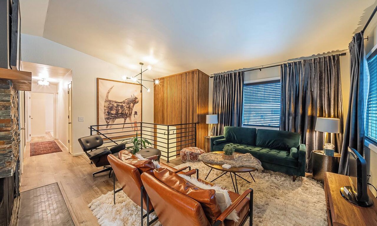 Sand Lake House | 3 Miles from Airport! 2 Minute Walk to Groceries!