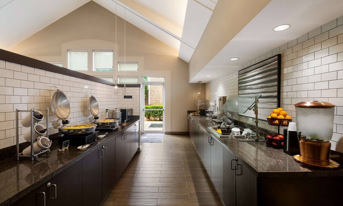 Richardson Hotel | 3 Spacious Suites with Fully-equipped Kitchens! Pool Access & Sports Court!