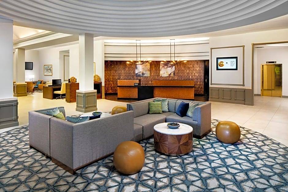 Nashua Hotel | 3-Star Hotel ∙ DoubleTree by Hilton Nashua