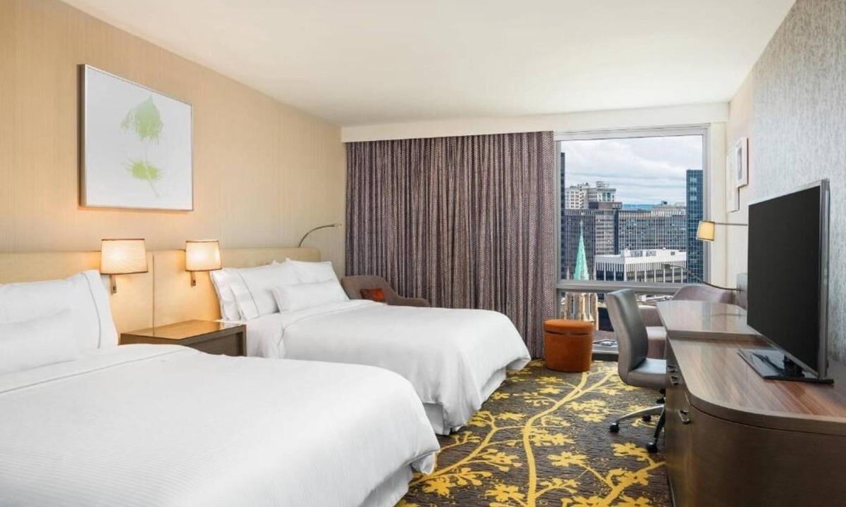 Downtown Cleveland Hotel | 3 Stylish Rooms w/City Views in DT Cleveland - Near RnR HoF
