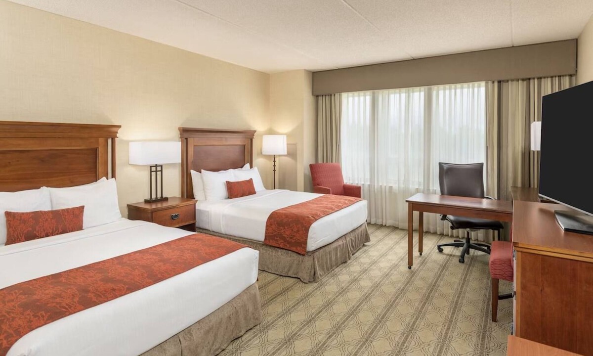 Blacksburg Hotel | 3 Units Near Virginia Tech | Free Parking | Spacious Stays in Blacksburg