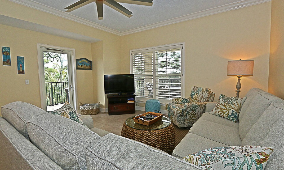 North Forest Beach Condo | 301 North Shore End Unit, No carpet, CLEAN, Wrap-around Balcony, Sept. Avail.