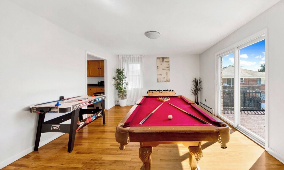 Southeast Yonkers House | 3BR Home Game Room Onsite Parking Convenient NYC Access