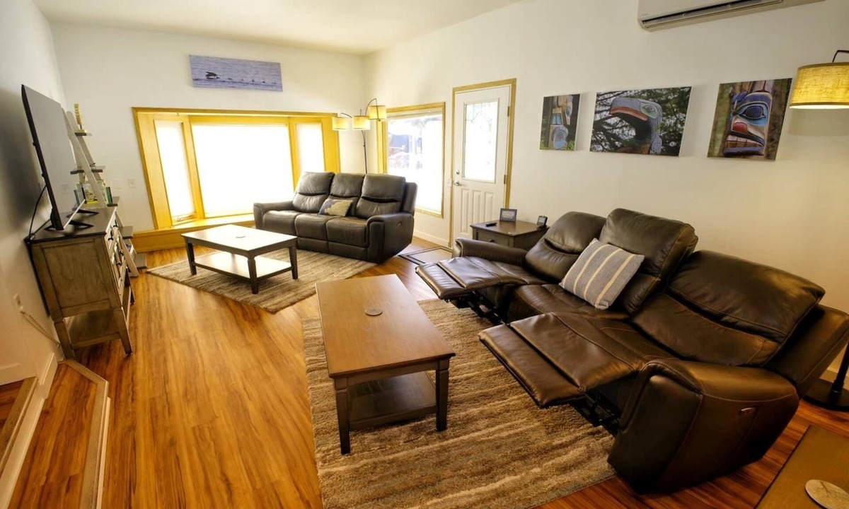 Back Loop House | 3BR Valley Home w/King beds & Free Tram Tickets!