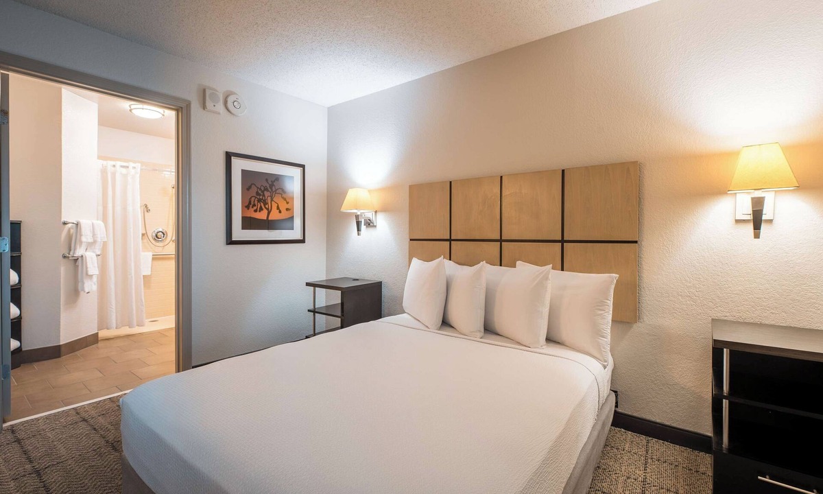 Fossil Creek Hotel | 4 Contemporary Suites | Work-Friendly Area | Complimentary Coffee