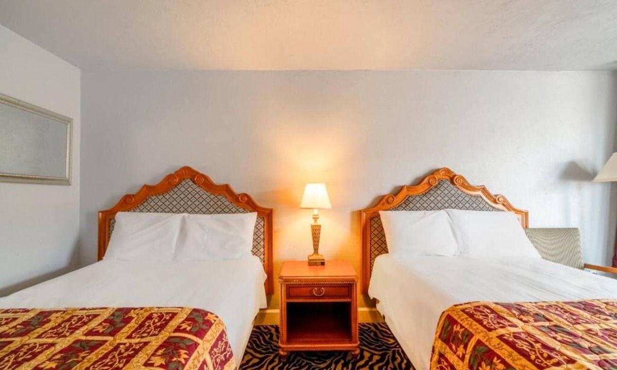 Lawton Hotel | 4 Easy Access Rooms w/Full Bed & Parking – Relaxation Near Central Mall Lawton