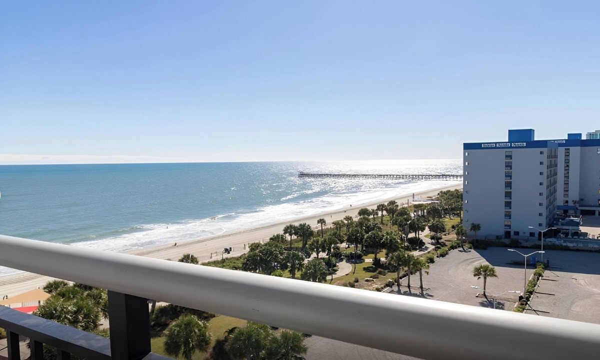 Downtown Myrtle Beach Hotel | 4 F Units with Lazy River | Oceanview Pool Escape | 1.8 mi to Convention Center