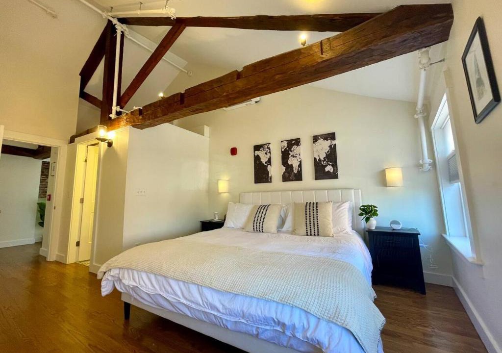 Portsmouth Apartment | 4 King Suites, Downtown, Outlets, Beach, Historic