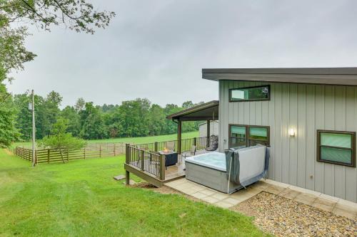 Walhonding House | 4 Mi to Mohican River: Ohio Amish Country Cottage