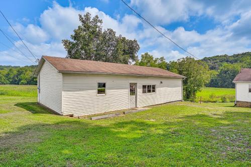 Belpre House | 4 Mi to Ohio River: Quiet Guest House w/Yard!