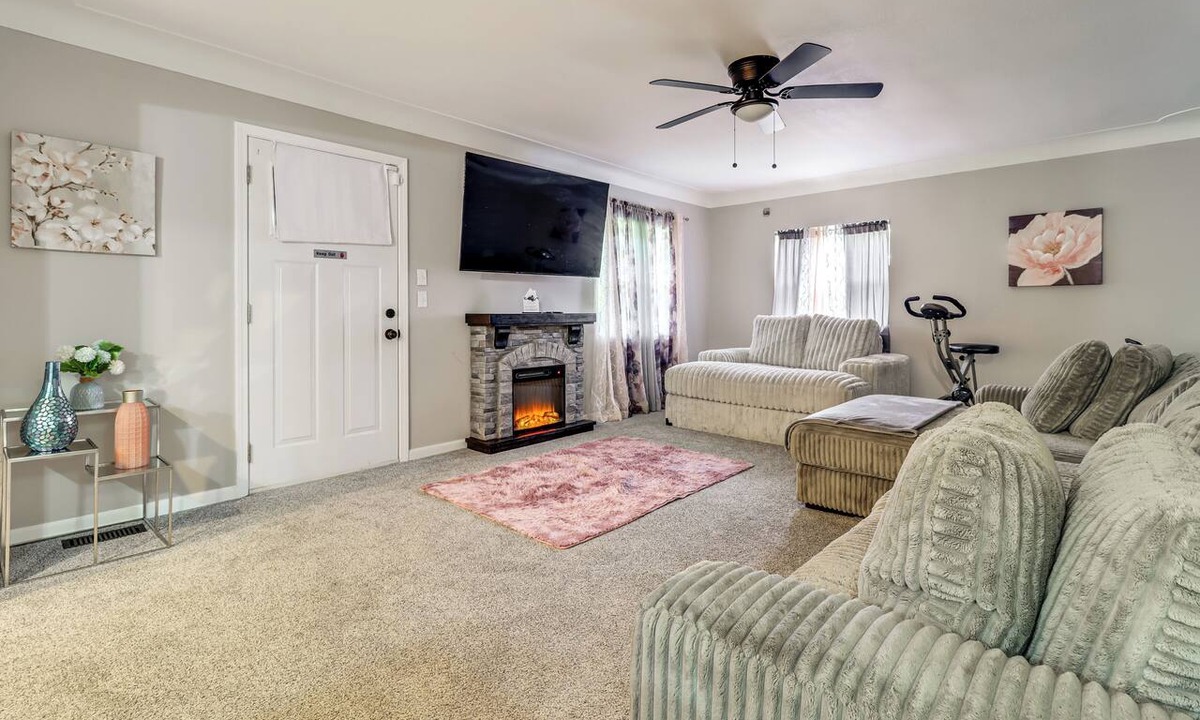 Reynolds Corners House | 4 Mi to UToledo! Cozy Family Home