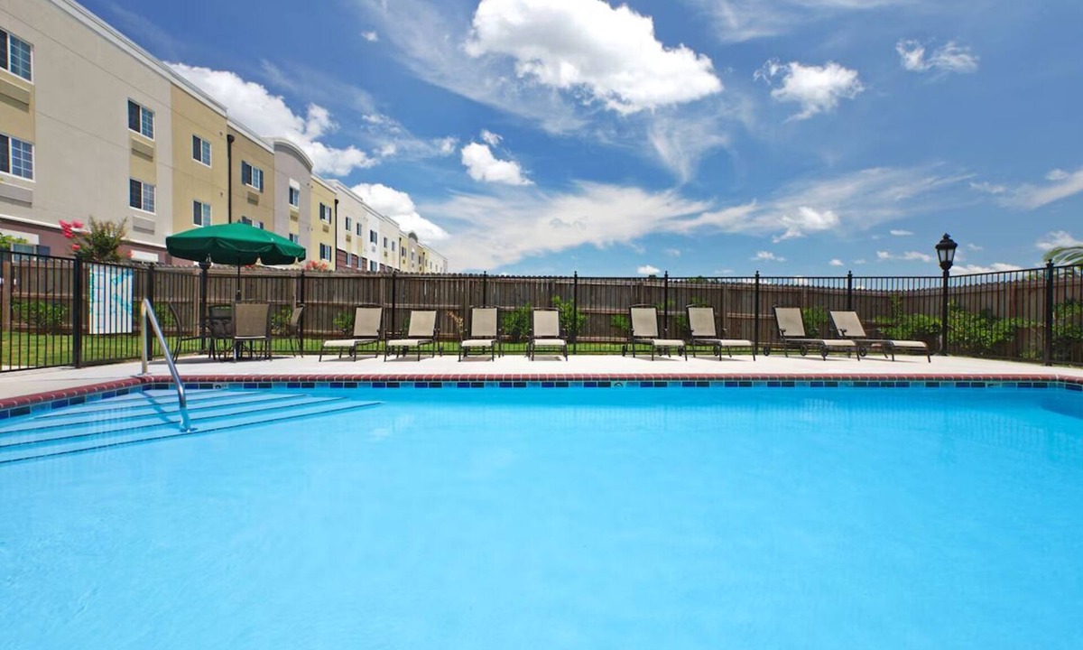 Hot Springs Hotel | 4 Suites with Fully Equipped Kitchen Ideal for Long Stays Near Oaklawn Races