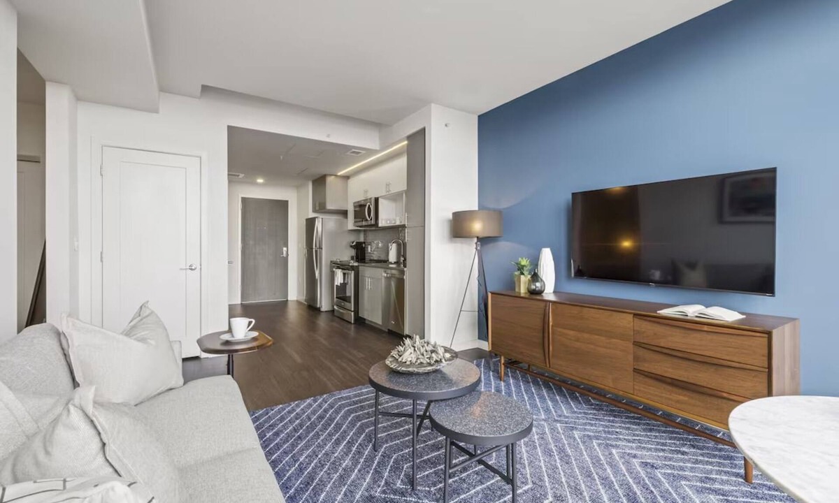 Bluemont Hotel | 4 Units | Arlington Apartments | Rooftop Vibes | Easy Metro Access for Family