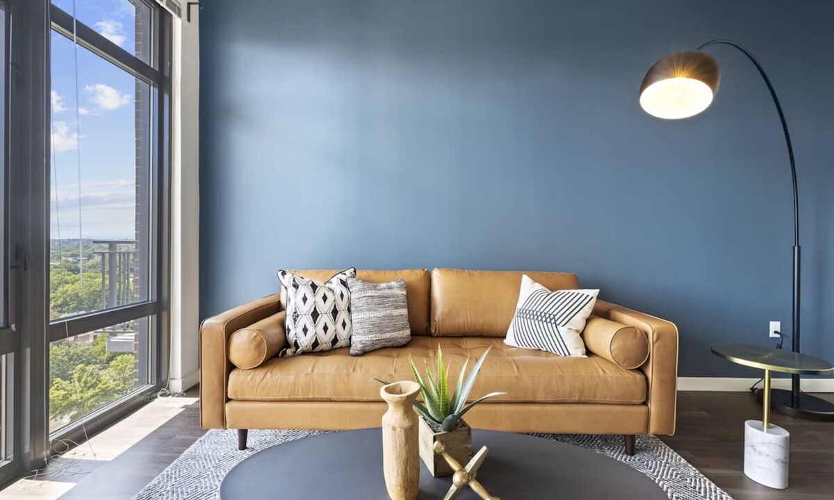 Bluemont Hotel | 4 Units | Modern Stay Rooftop Deck & Spacious Kitchen | Walk to National Mall