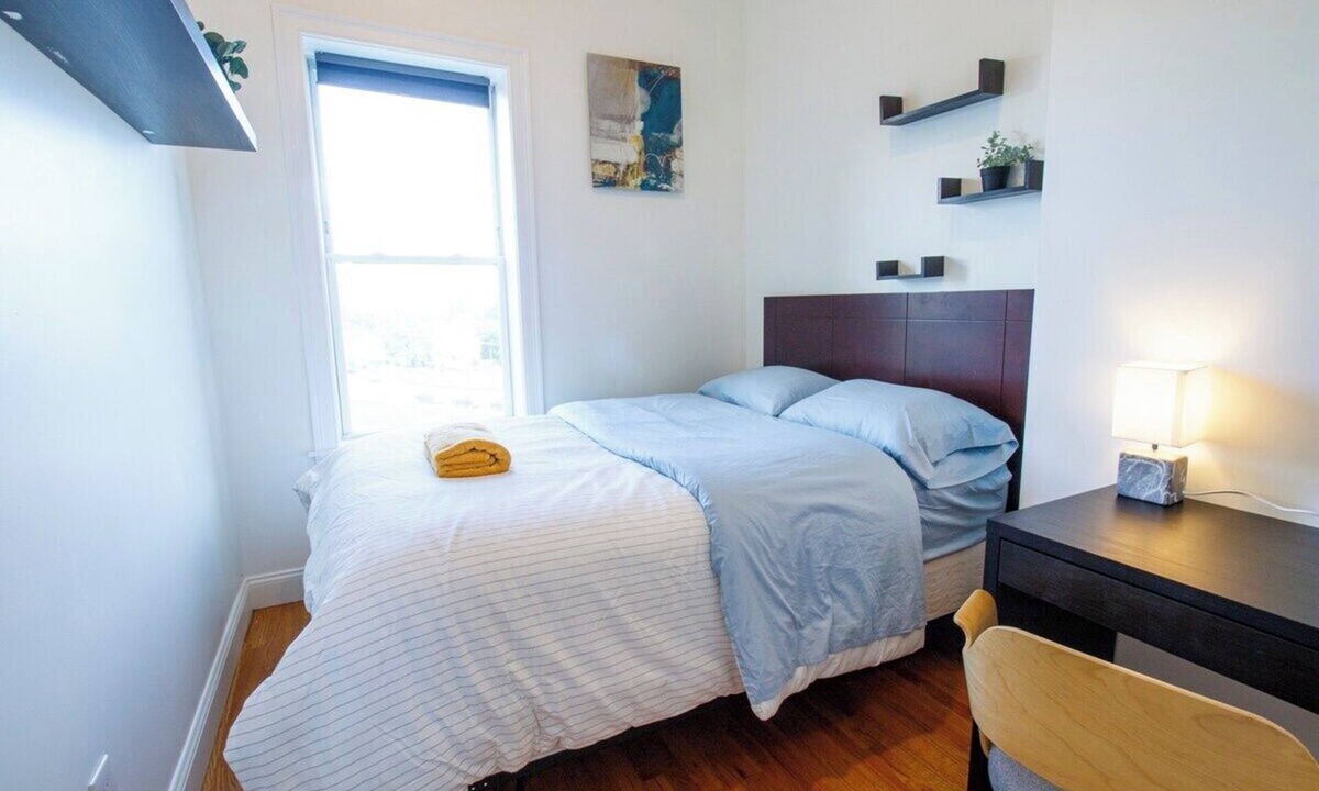 Washington Park Apartment | 4BD 1.5BTH Comfy Newly Renovated Apt