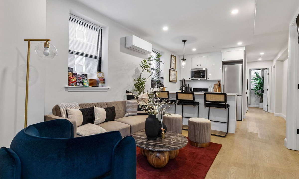 Charlestown Apartment | 4BR Boston Home 5 minutes walk to Subway