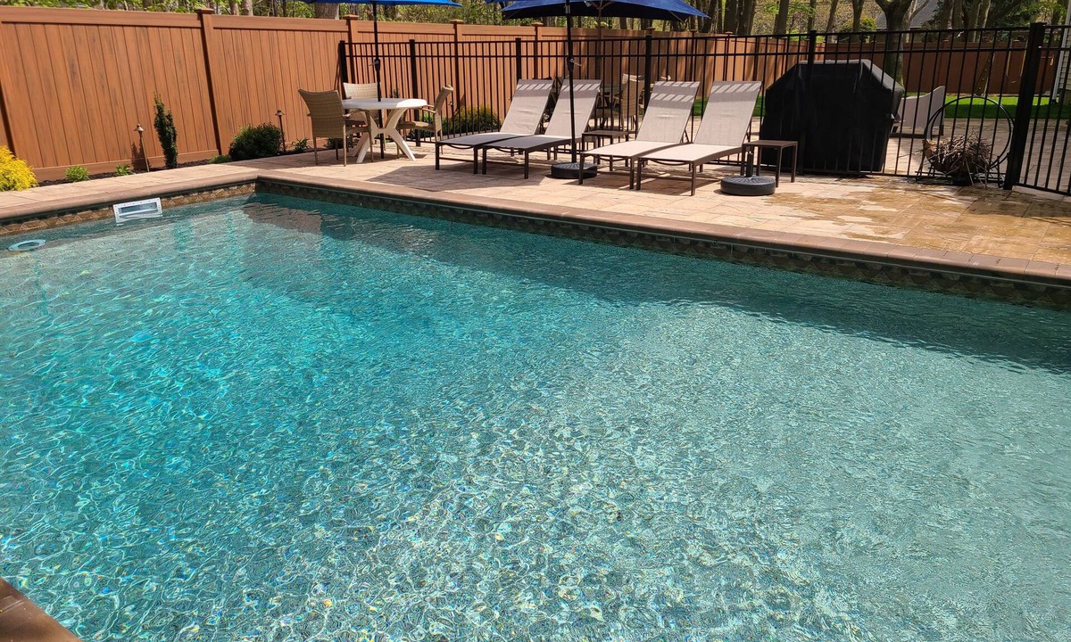 Town of Southold Town House | 4BR+ Newly renovated home mins to top beaches and vineyards, new heated pool!
