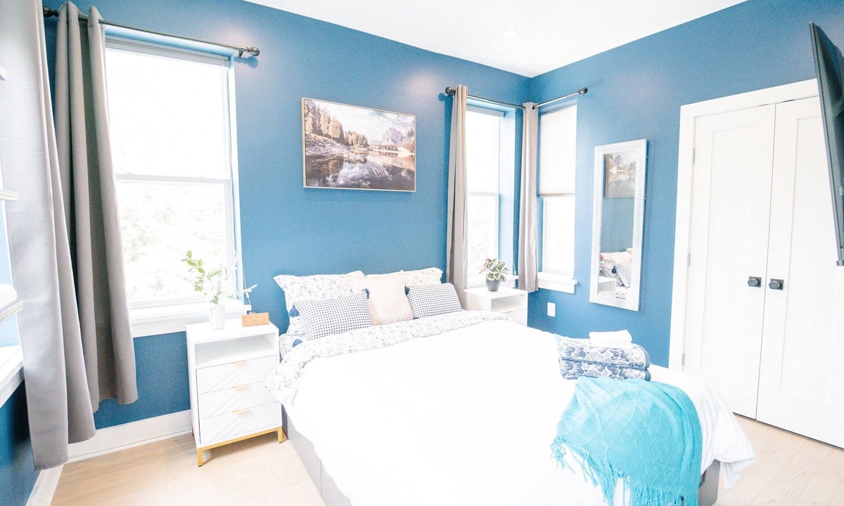 Near Northeast House | 4BR Spacious DC Stay |Private Deck | Free Parking