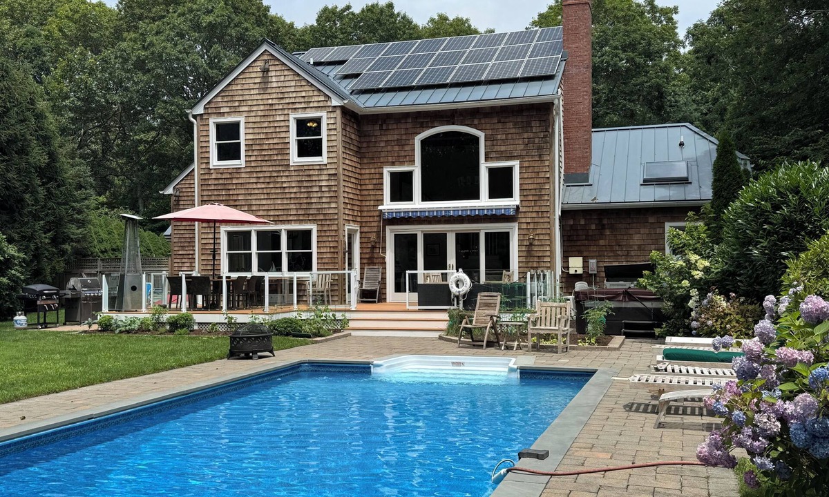 East Hampton North House | 5 bedroom/2 Master Suites - 4 1/2 bathrooms, pool/hot tub/Gym, bikes