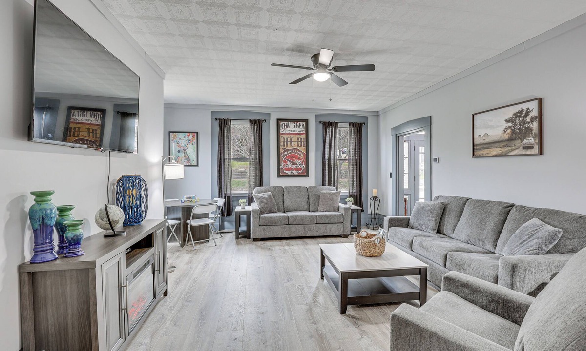 Cumberland House | 5 Mi to The Wilds: Spacious Family Hub, Game Room!