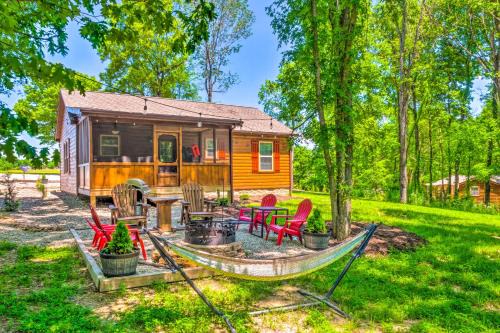Lindseyville House | 50-Acre Farm w/Fishing Pond! Cabin in Brownsville