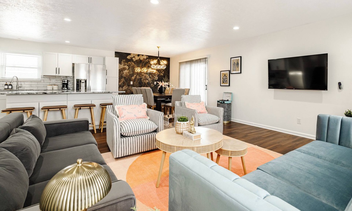 Lindenwald House | 5bd 2.5ba Game Lounge Egg Chair Getting Ready Station FirePit VOA Kings Island