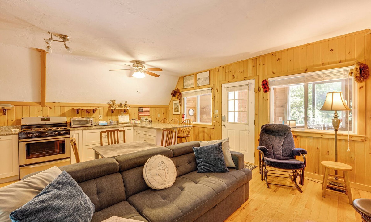 Eidelweiss Village Cabin | 7 Mi to Ski Slopes! Cozy Madison Cabin w/Fire Pit