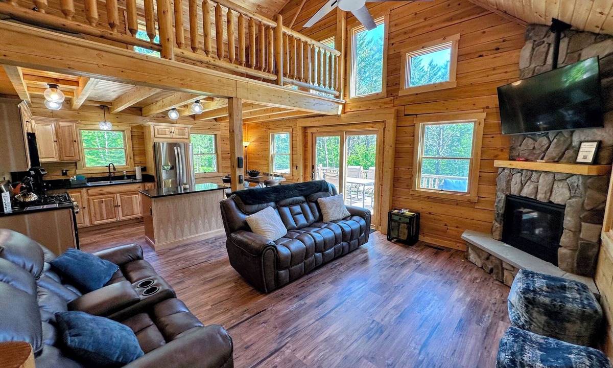 Bethlehem Cottage | 73R 73R Brand new log Home on Quiet Side