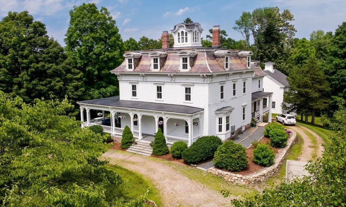 Walpole House | 7BR Estate w/Htd Pool Near Gillette | World Cup