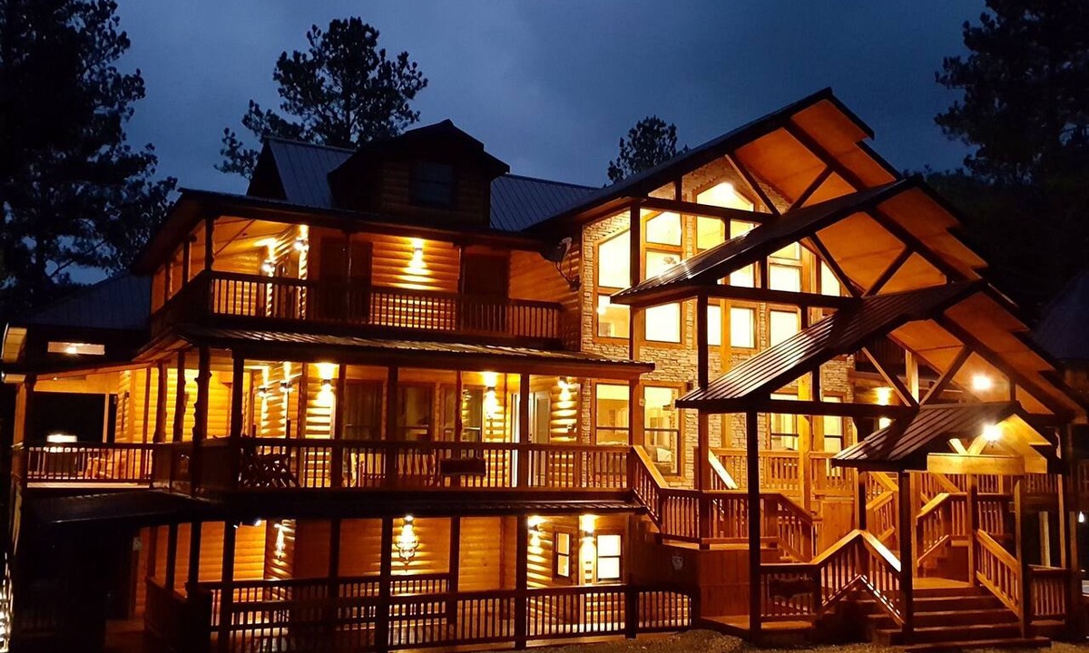 Broken Bow Cabin | 8BR Luxury Cabin,Hot Tub,Fishing Lake -Anandville