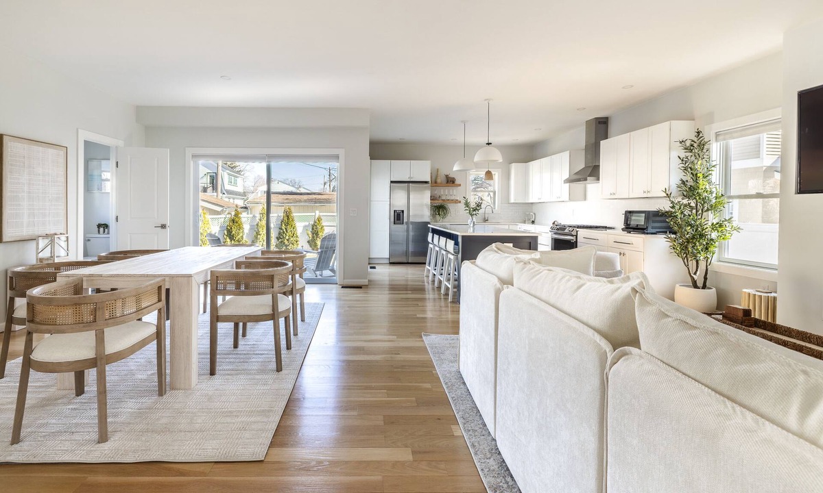 Devon House | 90-Sec Walk to Beach - Walnut Beach Luxury House
