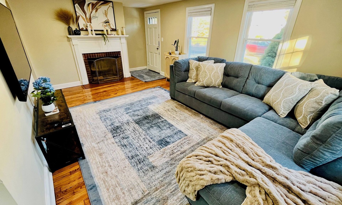 Silver Lane House | A Beauty by Wickham Park - 3 beds 1 Ba