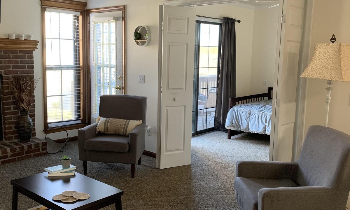 Shawnee Condo | A cozy, quiet condo close to everything you need in KC!