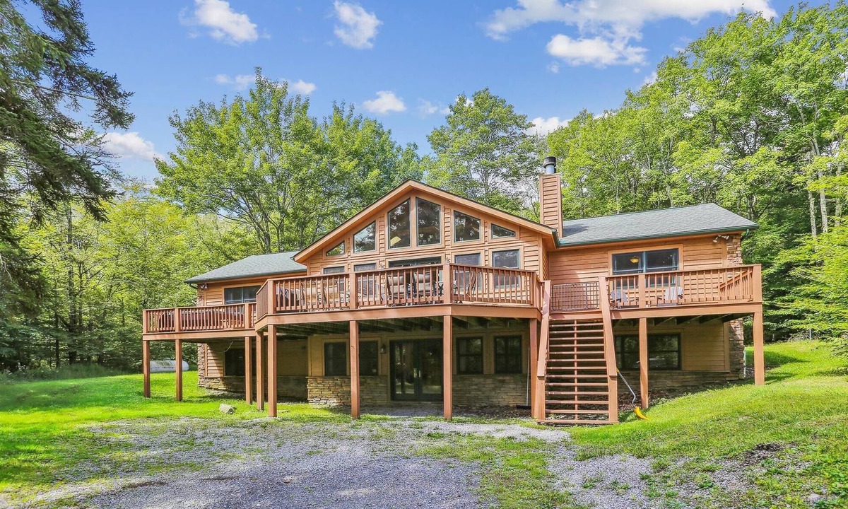 Canaan Heights House | A Rare Mountaintop Retreat That Truly Has It All