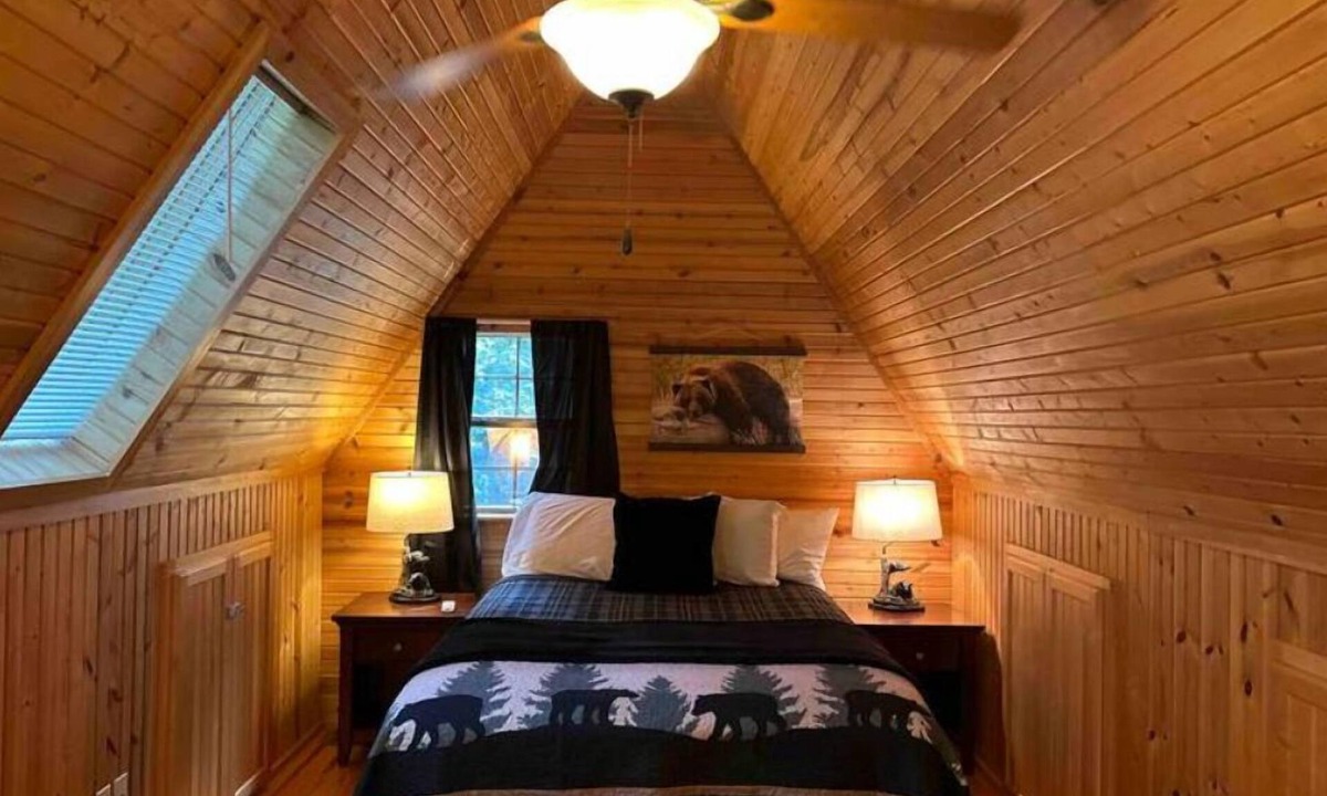 Harrison Cabin | A Still Point Cabin and HOT TUB!