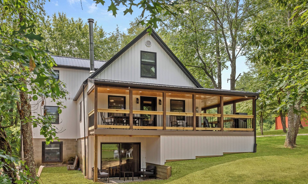 Salesville House | A Touch of Salt Fork. 2 King, 3 Queen, twin bunk beds