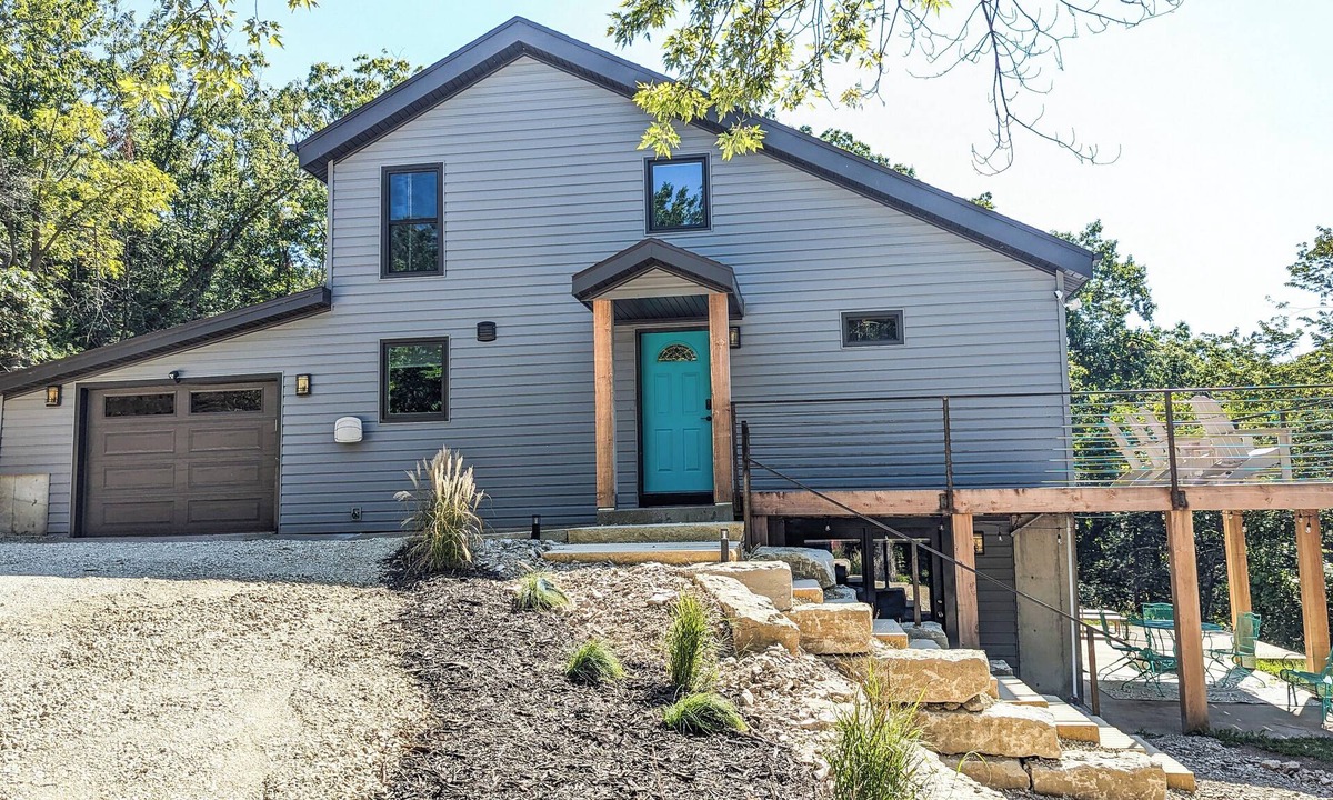 Manhattan House | A Tranquil hideaway near Tuttle Creek Laken