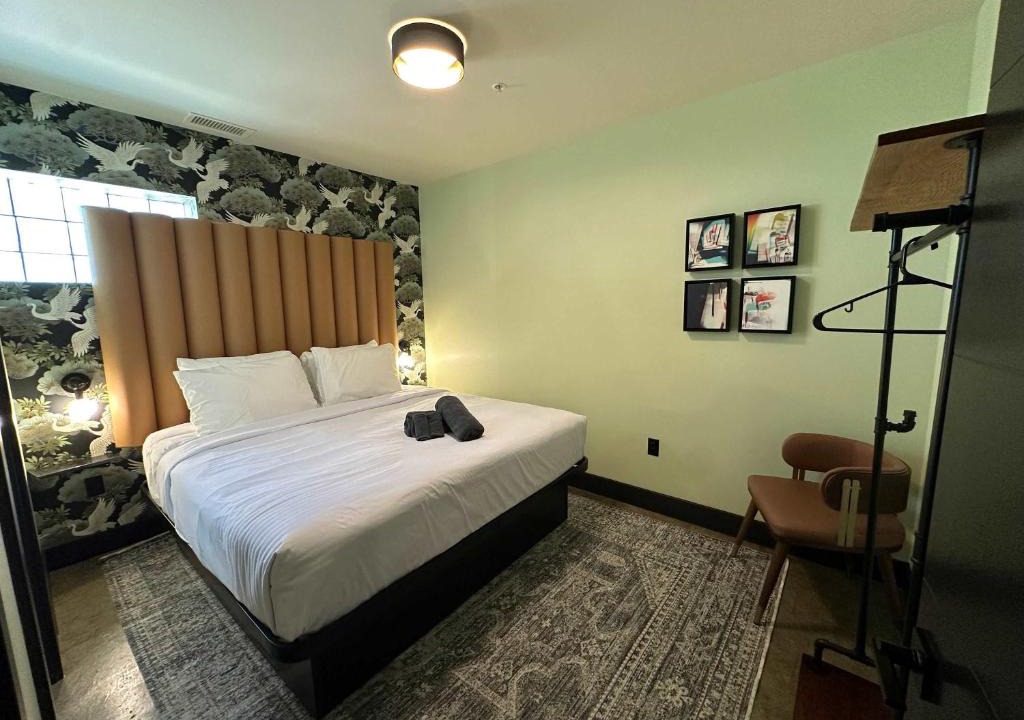 Downtown Louisville Hotel | A12 Lower East Crown Exacta Suite