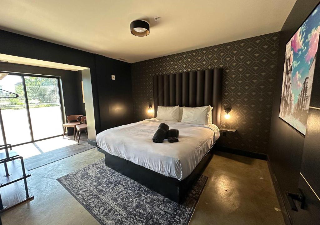 Downtown Louisville Hotel | A12 The Crown Duo Suite