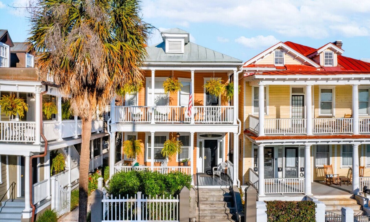 Cannonborough Elliotborough House | A3 at Saint Philip Square, One Block to King, Spacious Historic Stay