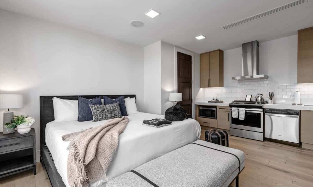 Empire Pass Apartment | Abode at The Nook, ski-in/ski-out, gym, Deer Valley