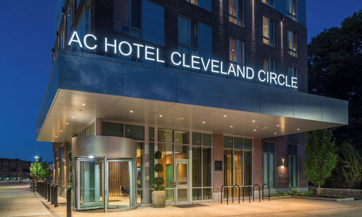 Cleveland Circle Hotel | AC Hotel by Marriott Boston Cleveland Circle