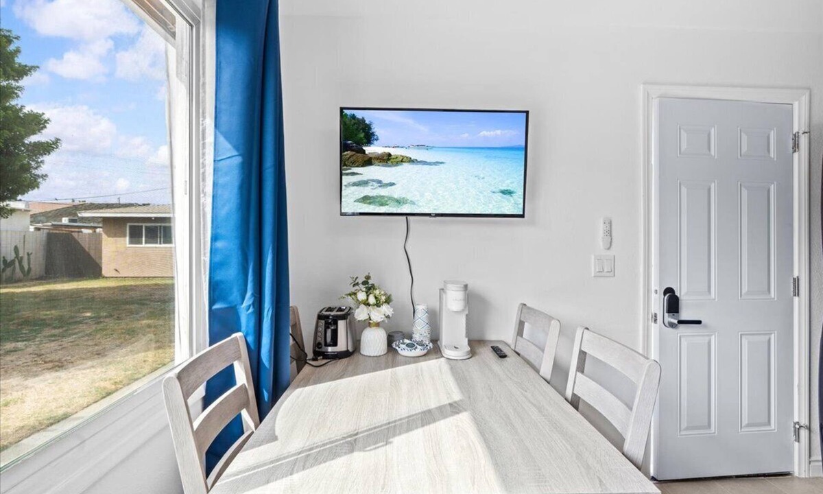 Tustin House | Adorable 1-bedroom bungalow with AC in charming Tustin