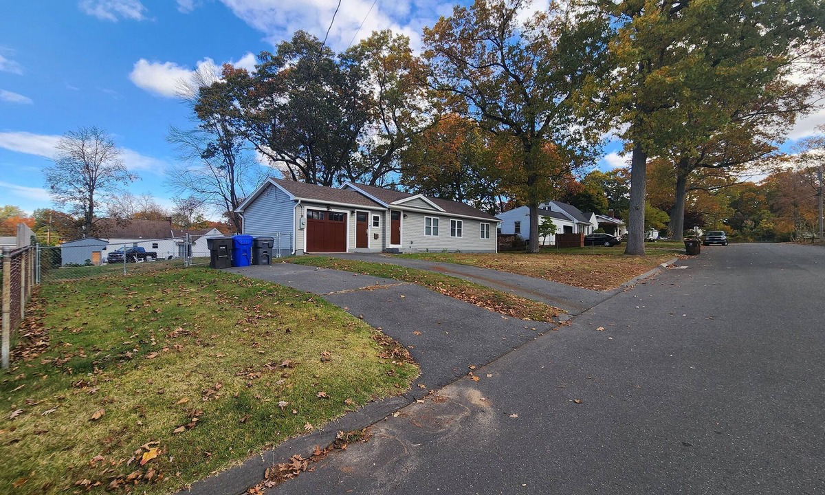 Enfield House | Adorable 3-bedroom 2-bath House in quiet, safe, kid/pet friendly neighborhood.